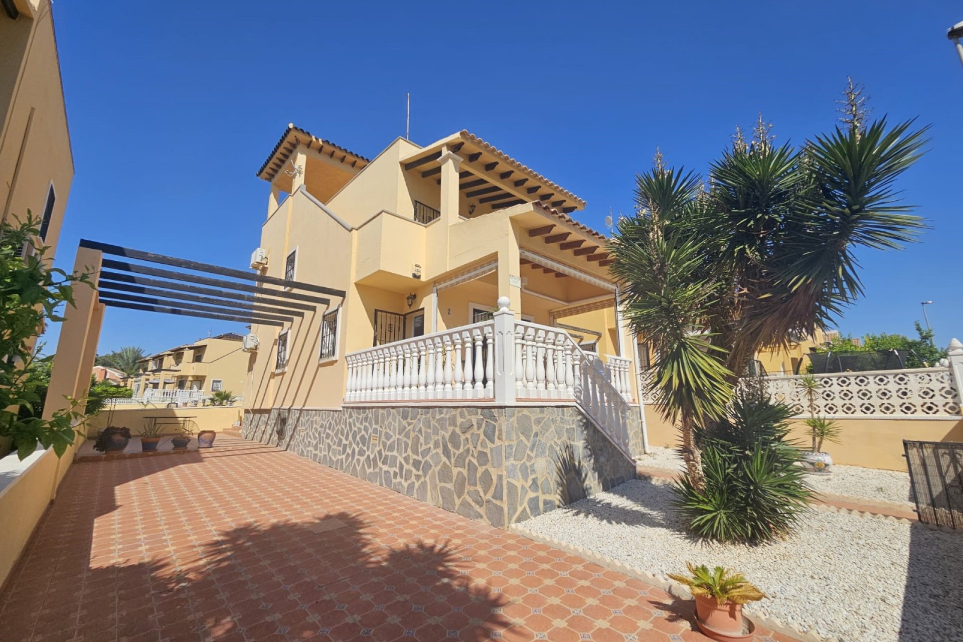 Gensalg - Villa -
Villamartín - Lomas del Golf