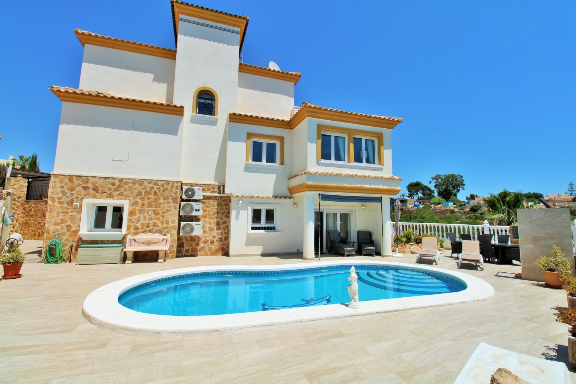 Gensalg - Villa -
Villamartín - Los Dolses