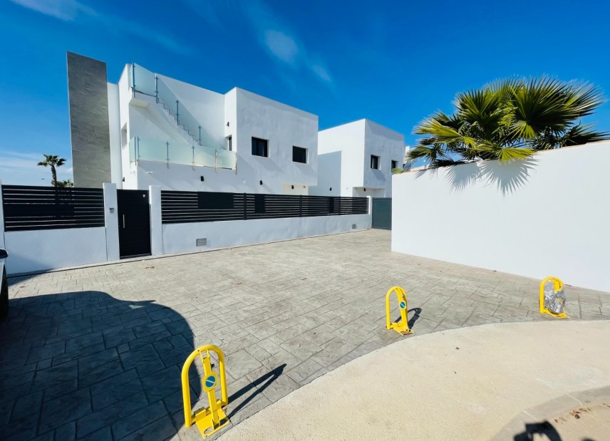 New Build - Villa -
Torrevieja