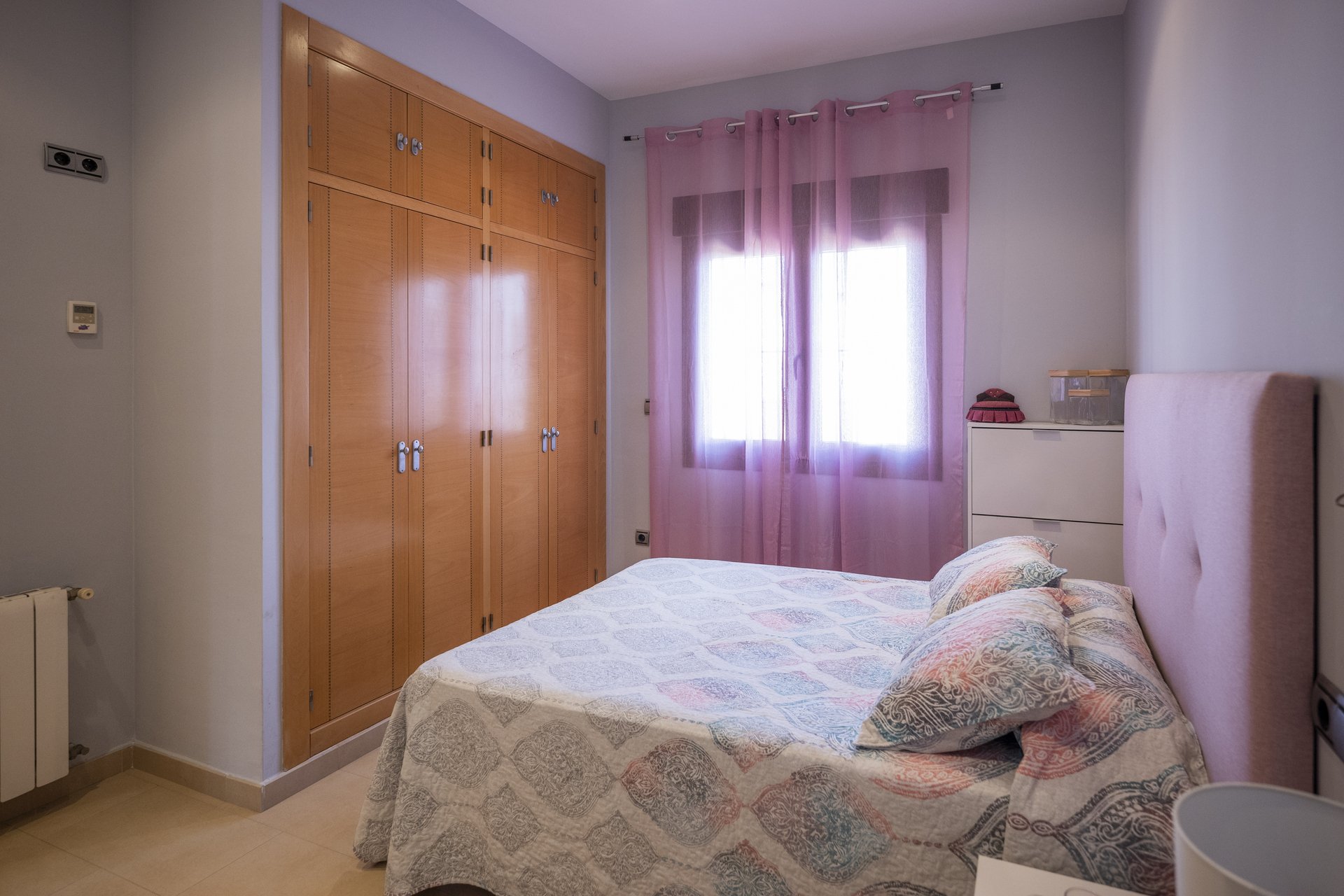 Nybyggeri - Villa -
Jerónimo y Avileses