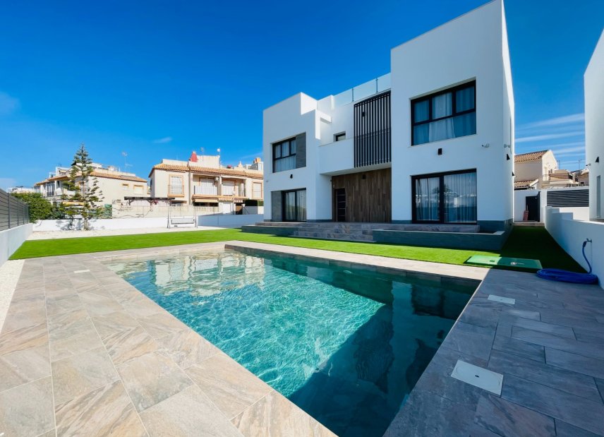 Nybyggeri - Villa -
Torrevieja