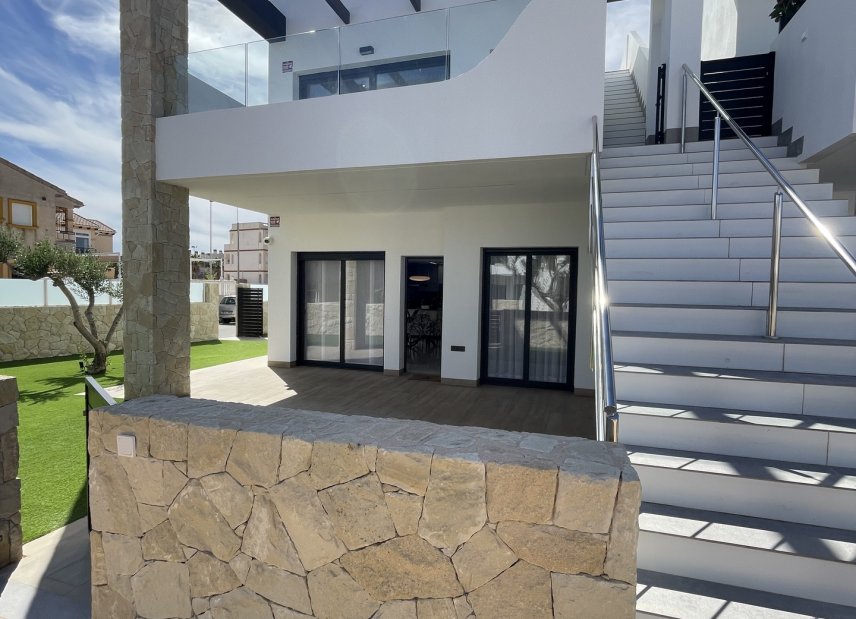 Obra nueva - Adosado -
Torrevieja