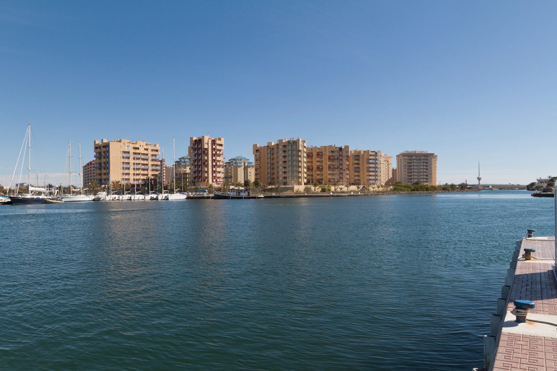 Obra nueva - Apartamento -
La Manga del Mar Menor