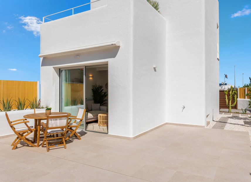 Obra nueva - Villa -
Los Alcázares