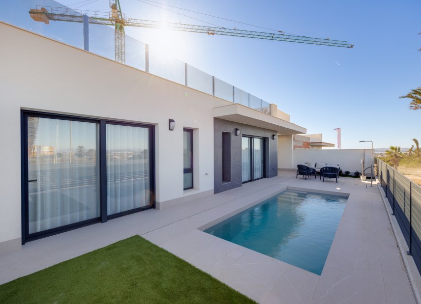 Obra nueva - Villa -
Torrevieja