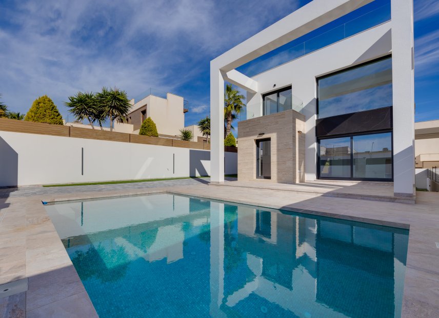 Obra nueva - Villa -
Torrevieja