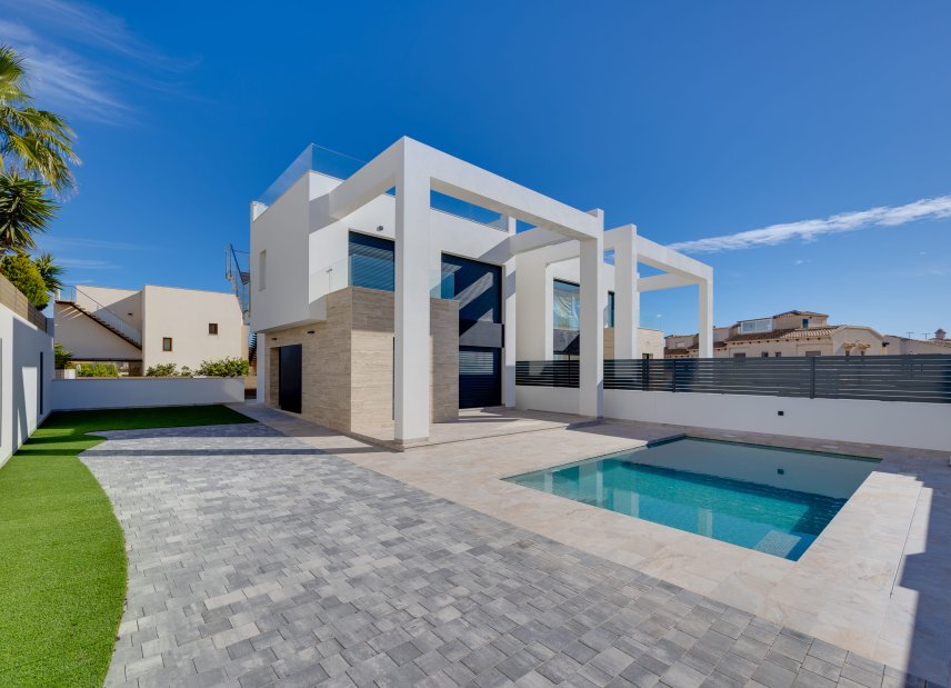 Obra nueva - Villa -
Torrevieja