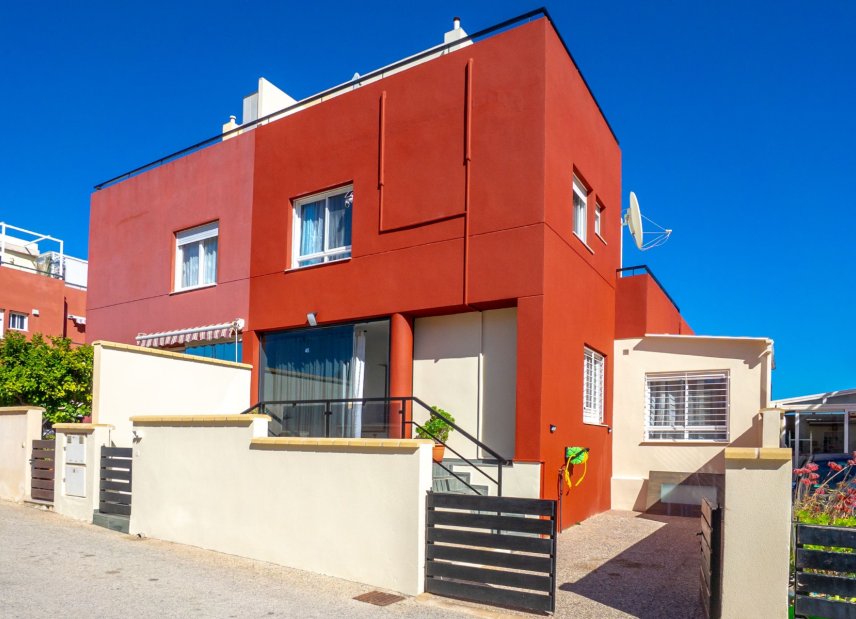 Resale - Townhouse -
Orihuela Costa - Villamartín