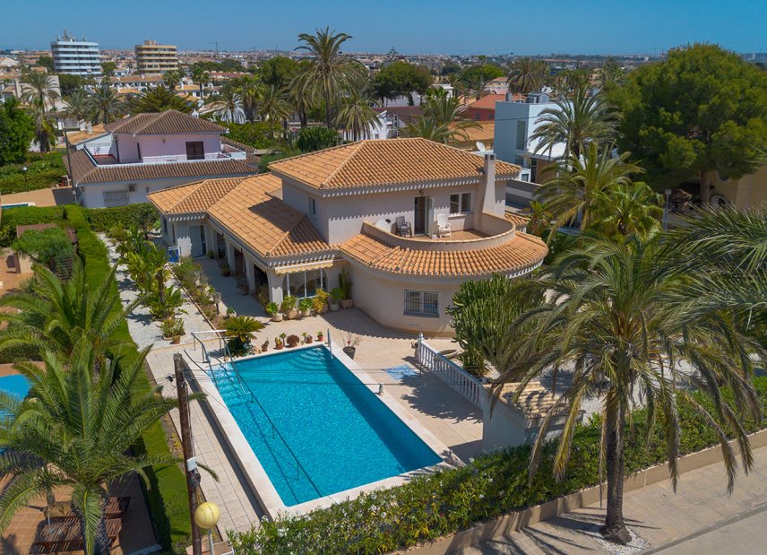 Resale - Villa -
Orihuela Costa - Cabo Roig