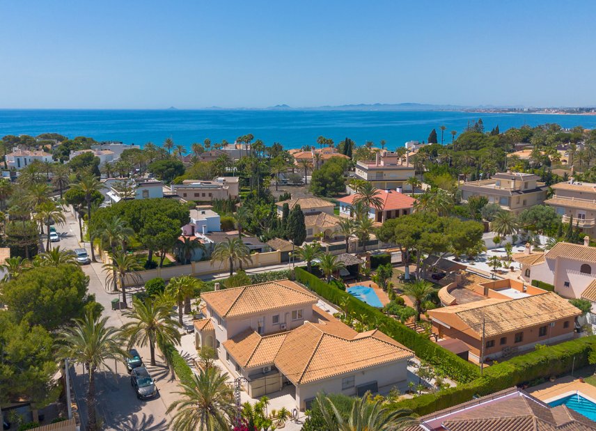 Resale - Villa -
Orihuela Costa - Cabo Roig