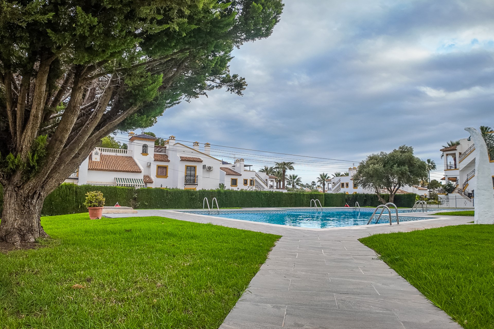 Resale - Villa -
Orihuela Costa - Villamartín