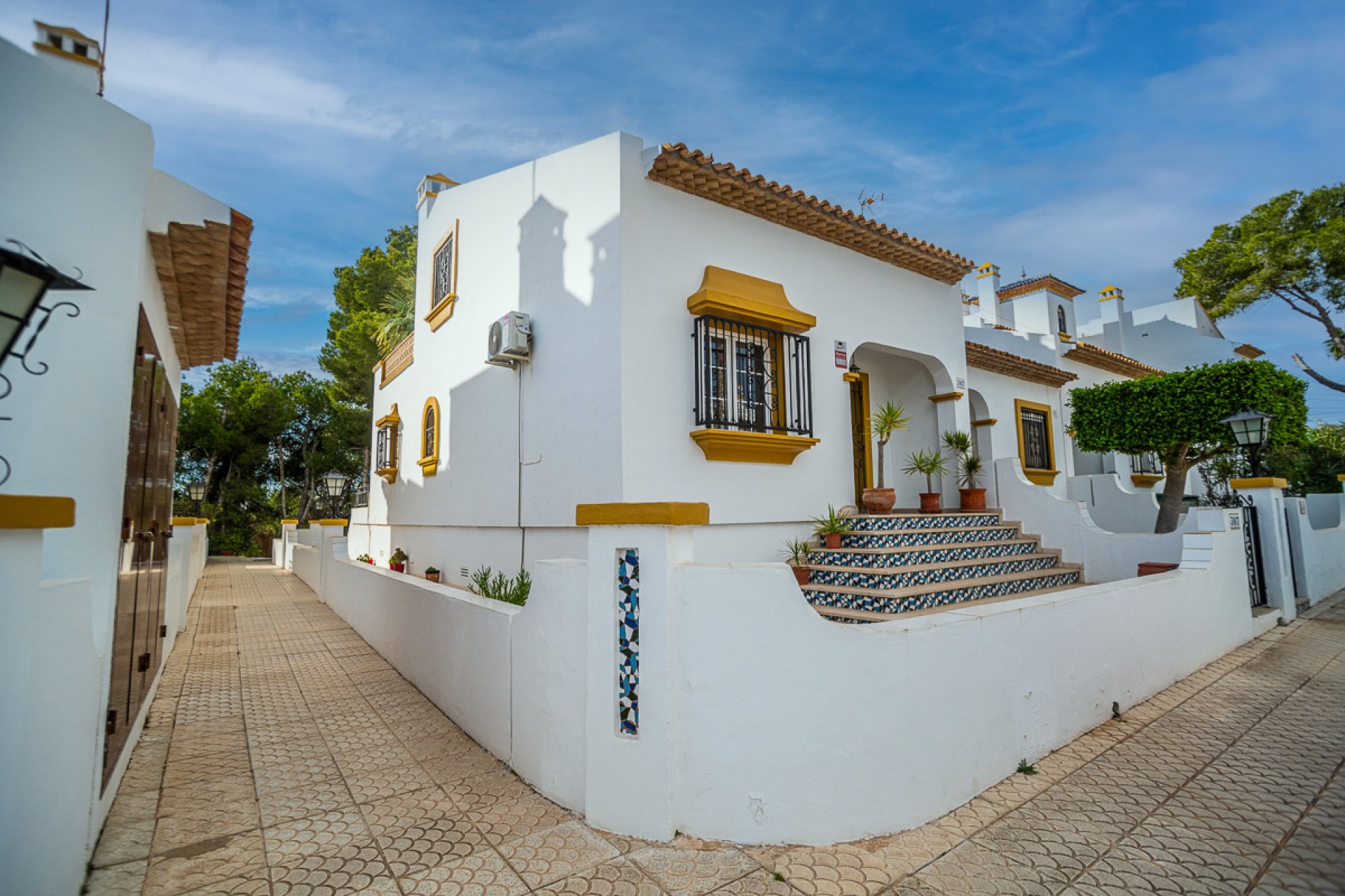 Resale - Villa -
Orihuela Costa - Villamartín