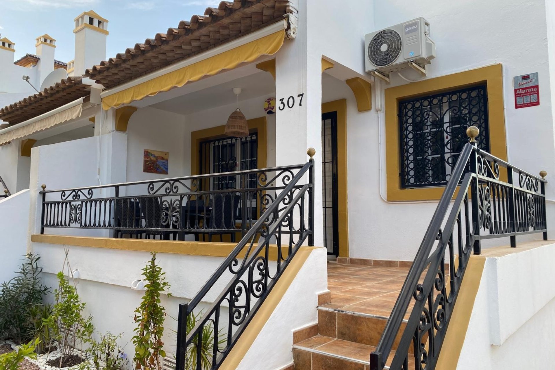 Resale - Villa -
Orihuela Costa - Villamartín