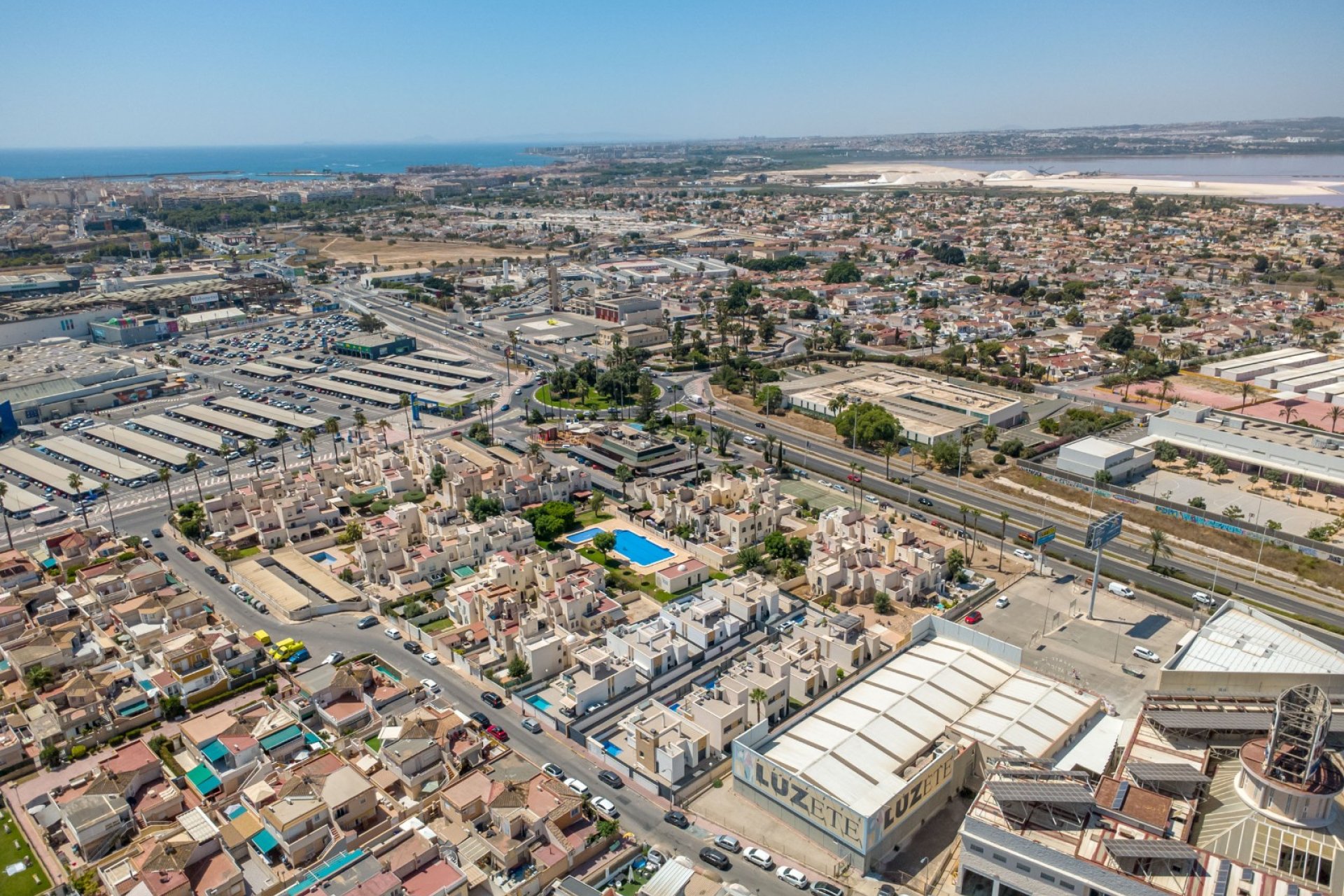 Resale - Villa -
Torrevieja