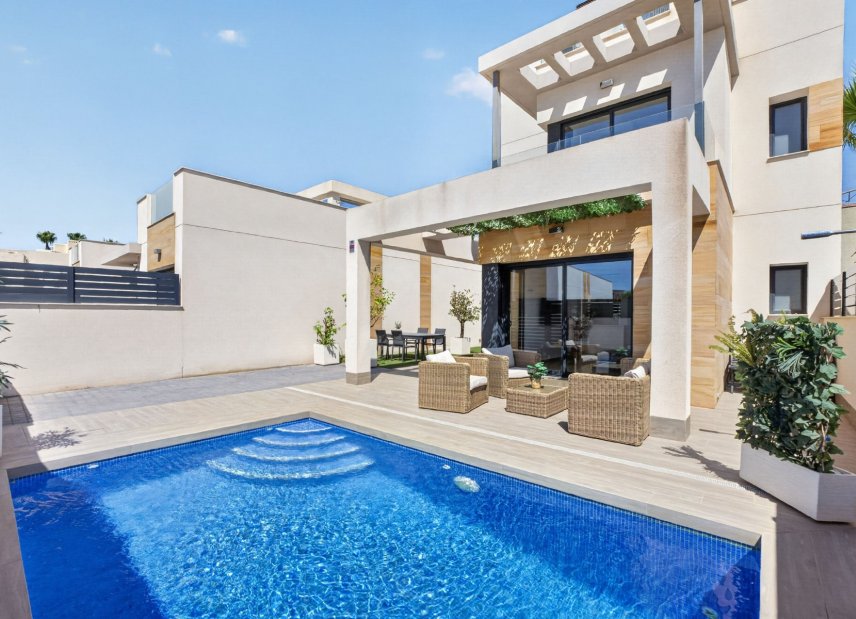 Resale - Villa -
Torrevieja