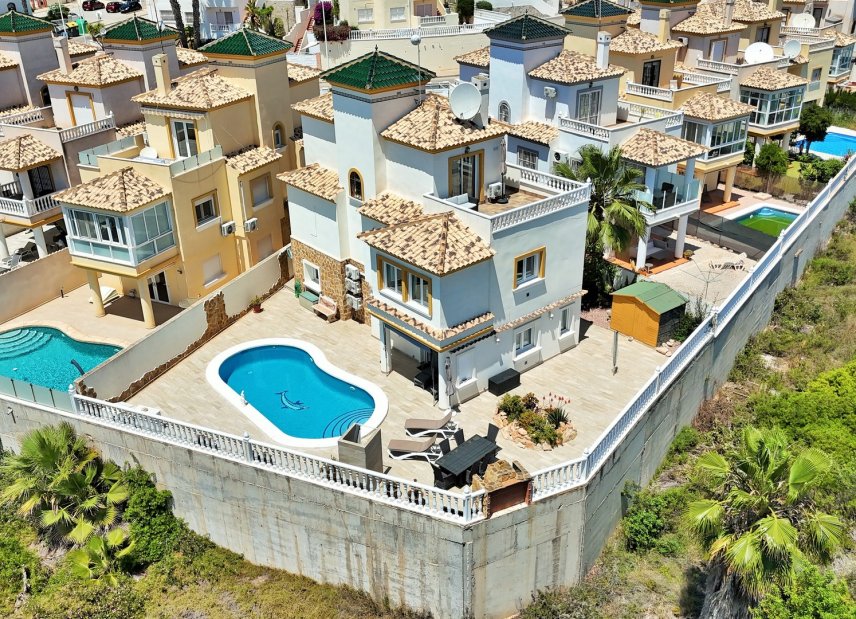 Resale - Villa -
Villamartín - Los Dolses