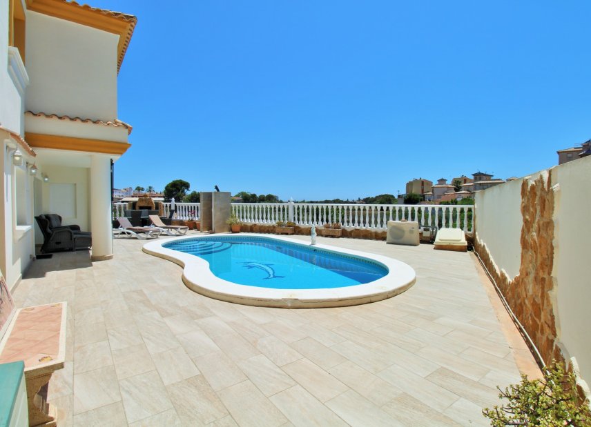 Resale - Villa -
Villamartín - Los Dolses