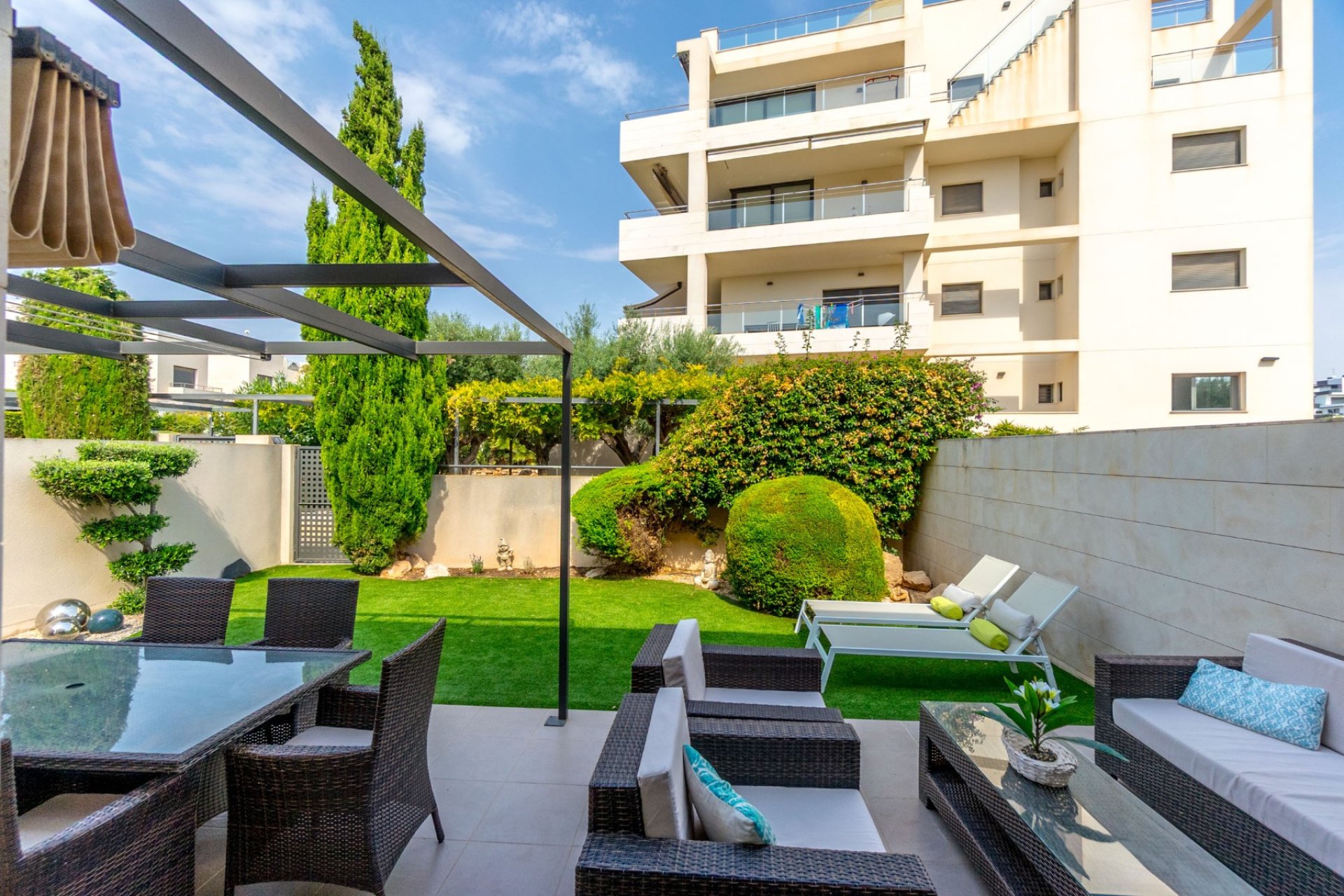 Resale - Villa -
Villamartín - Los Dolses