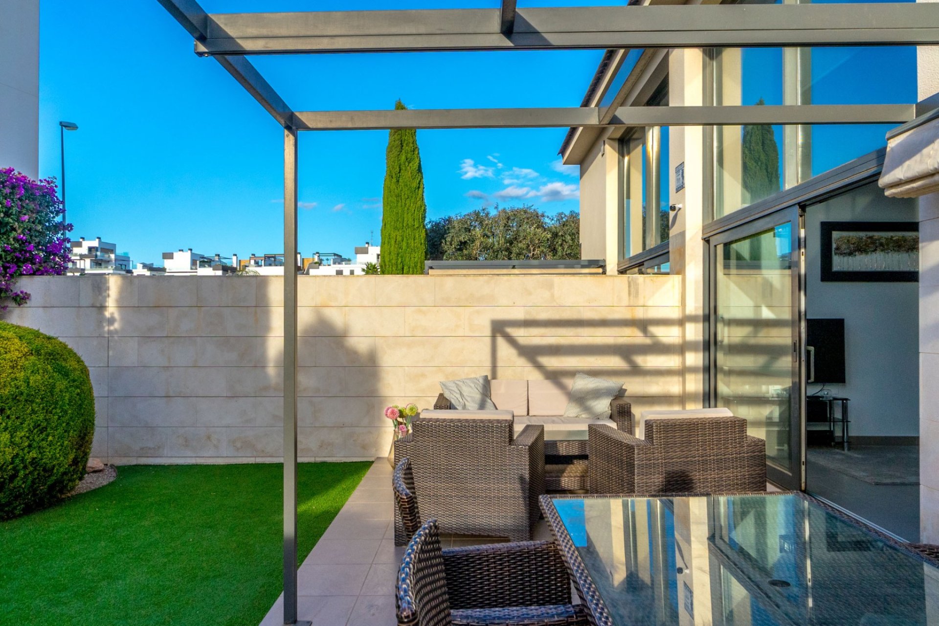 Resale - Villa -
Villamartín - Los Dolses