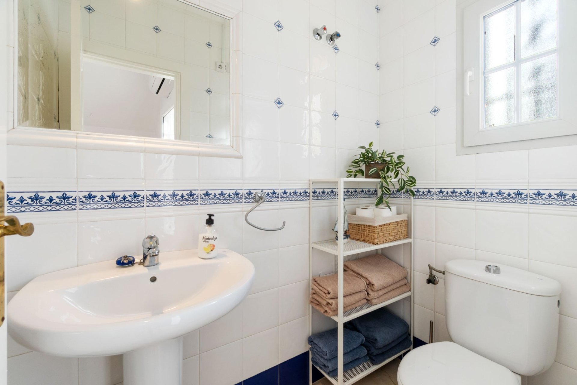 Resale - Villa -
Villamartín