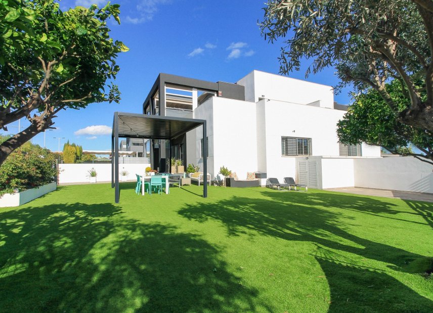 Reventa - Adosado -
Torrevieja - Aguas Nuevas