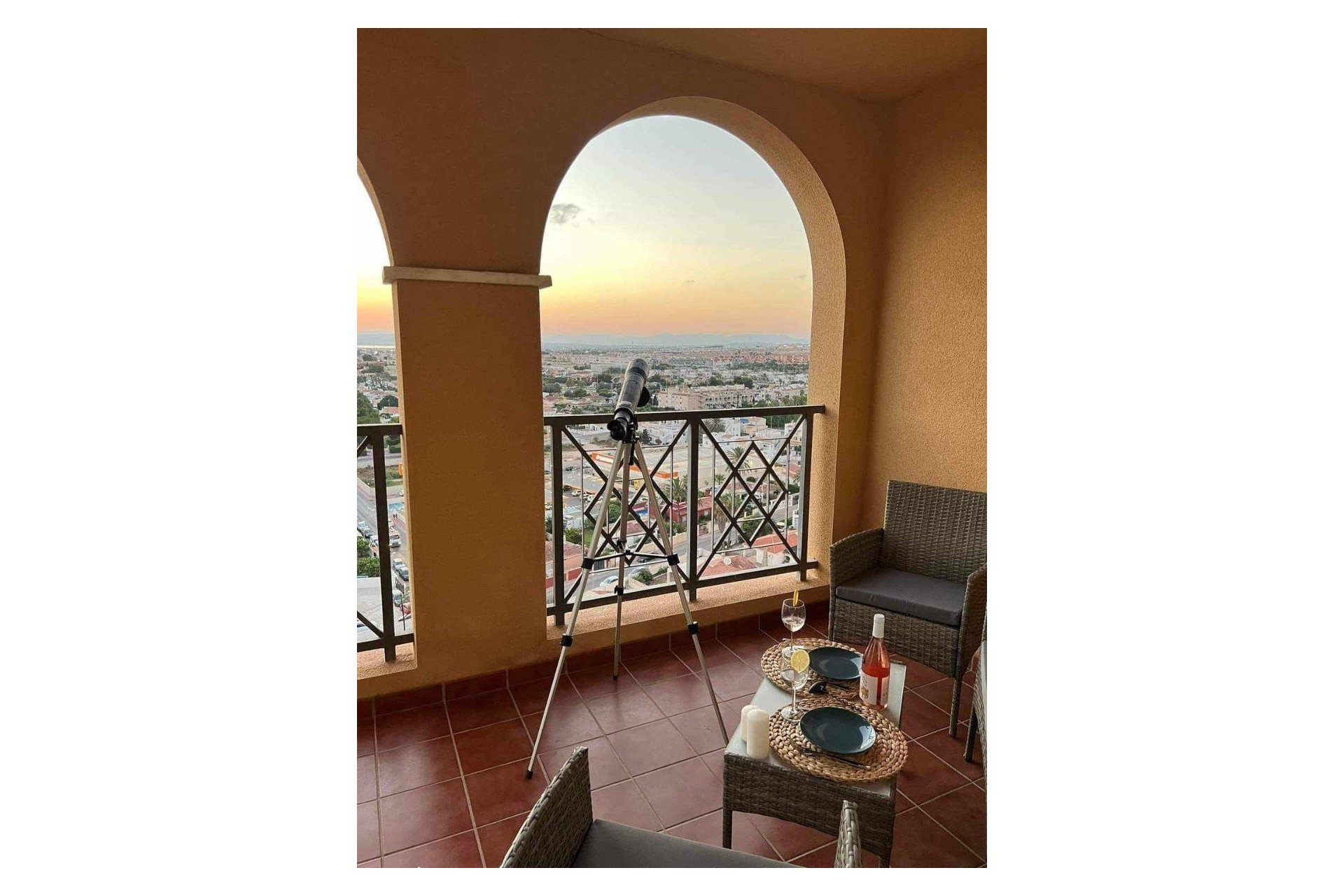 Reventa - Apartamento -
Torrevieja - Playa Los Locos