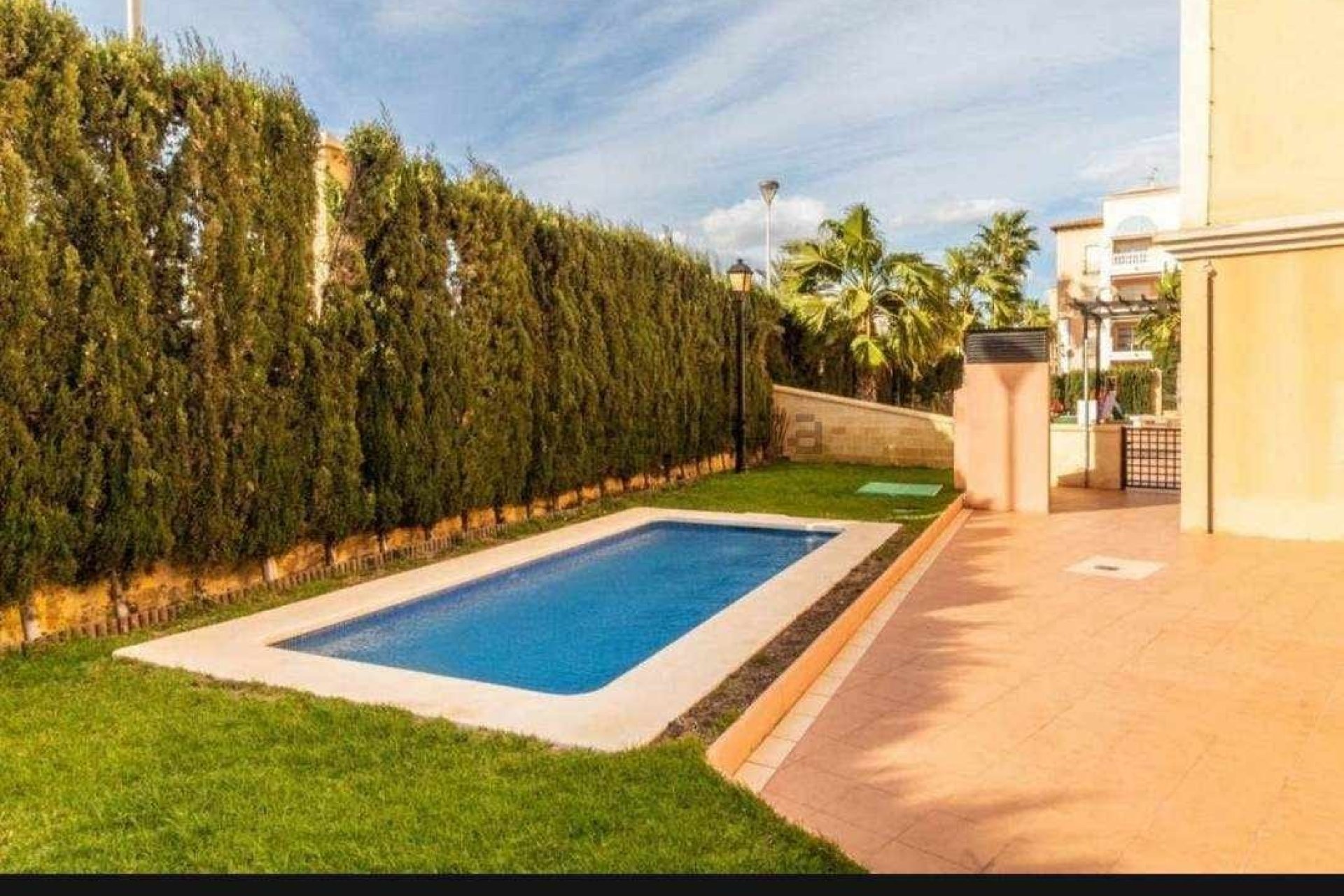 Reventa - Apartamento -
Torrevieja - Playa Los Locos