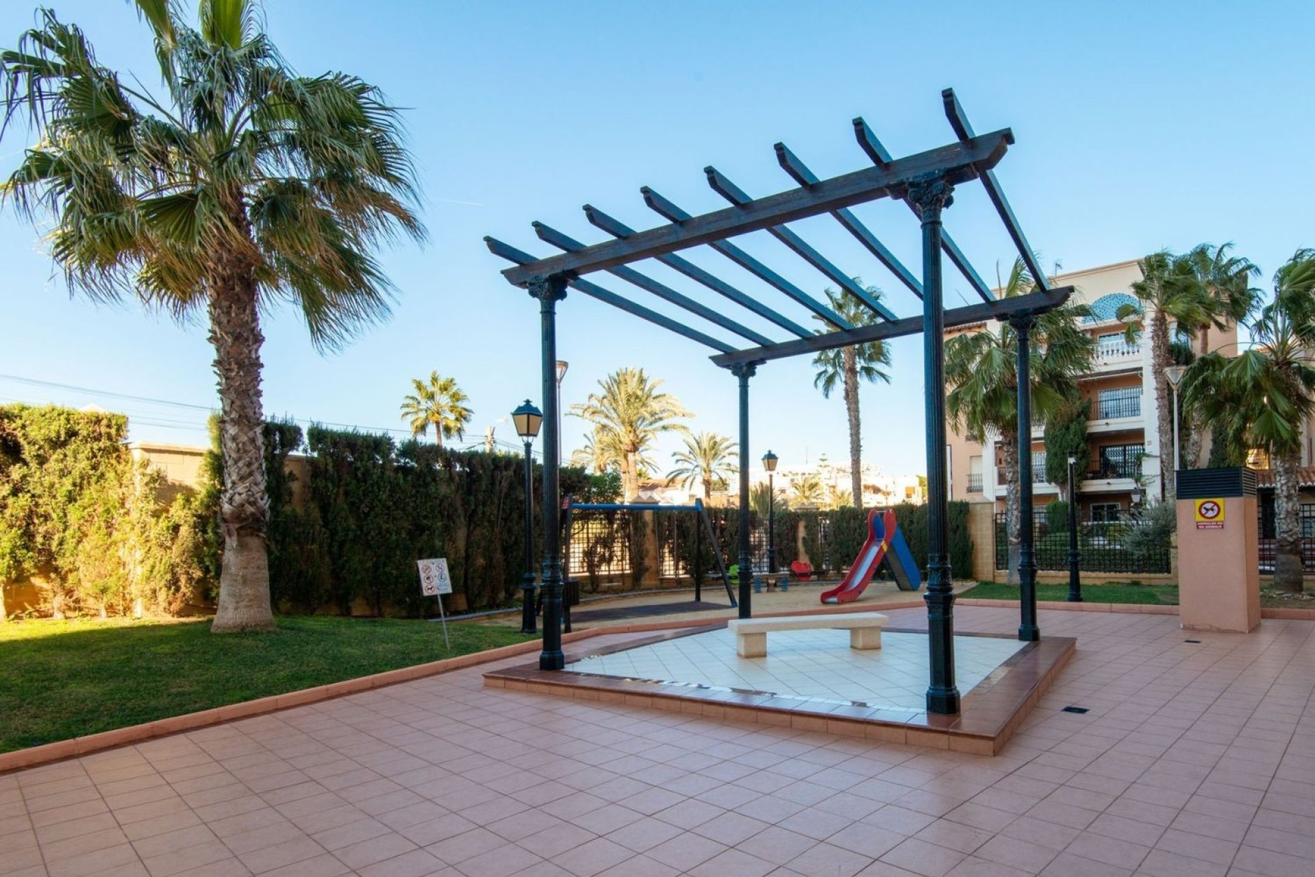 Reventa - Apartamento -
Torrevieja - Playa Los Locos