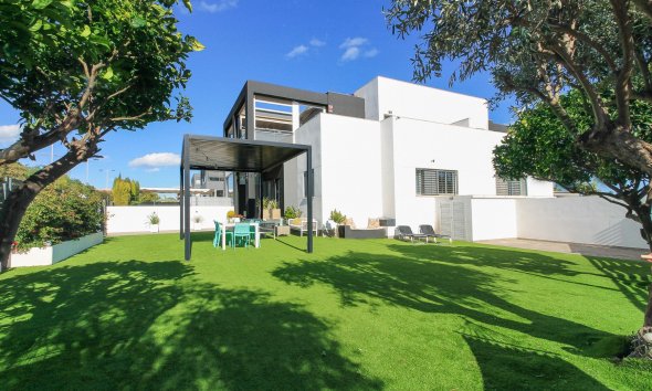 Townhouse - Resale - Torrevieja -
                Aguas Nuevas
