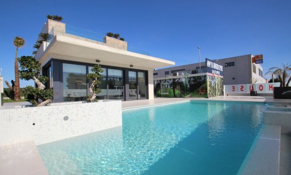 Villa - Obra nueva -
        San Miguel de Salinas - NBH-23147