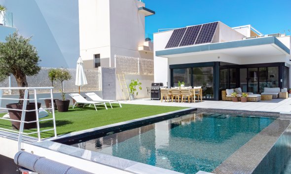 Villa - Reventa - San Miguel de Salinas -
                San Miguel de Salinas