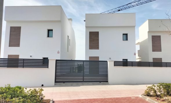 Obra nueva - Villa -
Pilar de la Horadada