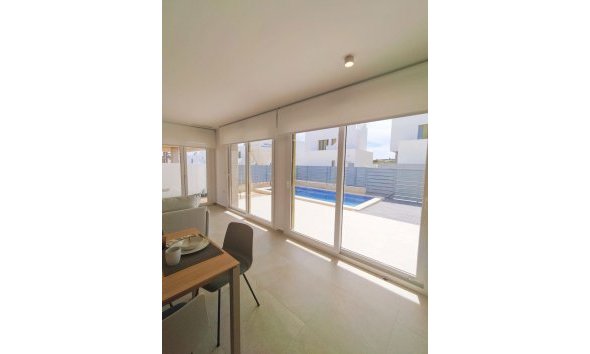 Obra nueva - Villa -
Entrenaranjos
