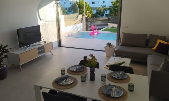 Obra nueva - Villa -
Orihuela Costa