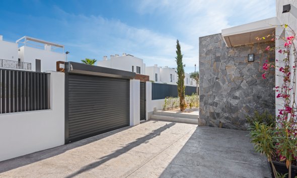 Obra nueva - Villa -
Islas Menores