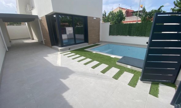 Obra nueva - Villa -
Los Alcázares