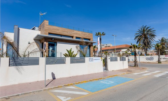Obra nueva - Villa -
La Mata