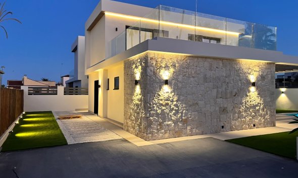 Obra nueva - Villa -
Orihuela Costa