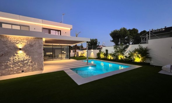 Obra nueva - Villa -
Orihuela Costa