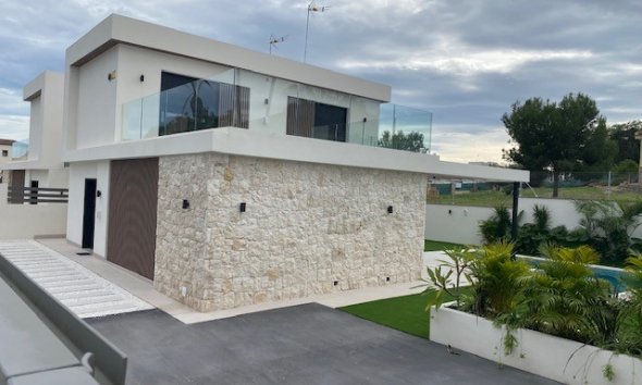 Obra nueva - Villa -
Orihuela Costa