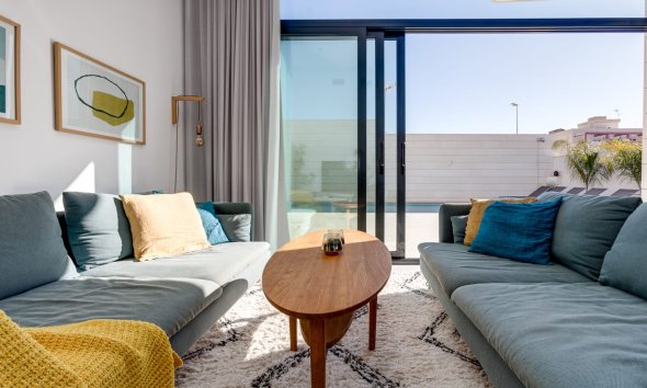 Obra nueva - Villa -
Pilar de la Horadada