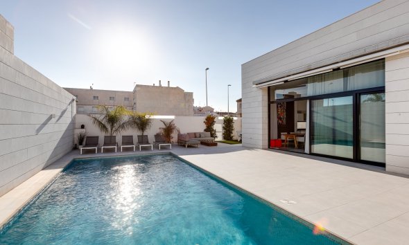 Obra nueva - Villa -
Pilar de la Horadada