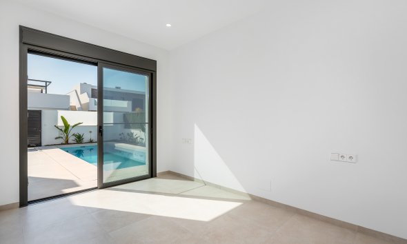 Obra nueva - Villa -
Los Alcázares