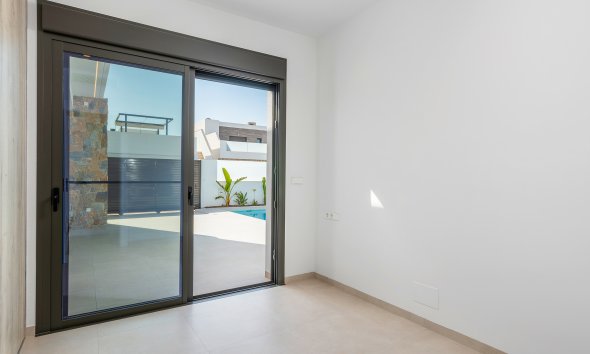 Obra nueva - Villa -
Los Alcázares