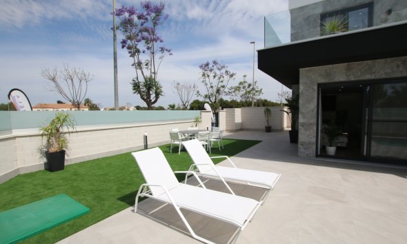 Obra nueva - Villa -
Pilar de la Horadada