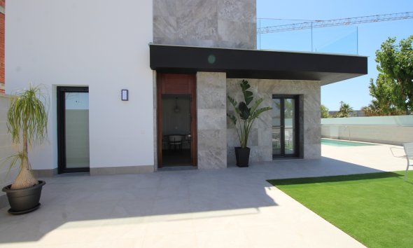 Obra nueva - Villa -
Pilar de la Horadada