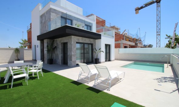 Obra nueva - Villa -
Pilar de la Horadada