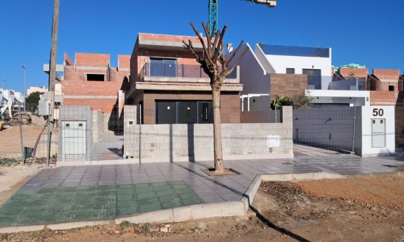 Nybyggeri - Villa -
Pilar de la Horadada