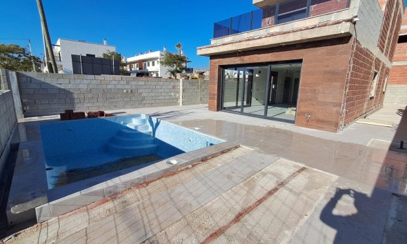 Nybyggeri - Villa -
Pilar de la Horadada