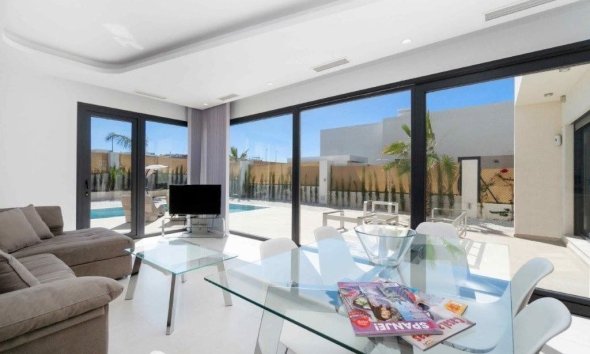 Obra nueva - Villa -
Benijofar
